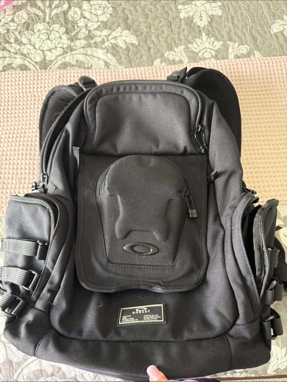 Oakley Icon 2.0 Black Men's Everyday Backpack with Front Utility Pocket